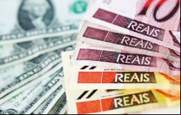 El récord que tocó el dólar de 4,289 reales fue alrededor de dos centavos más alto que el anterior pico alcanzado en 2015