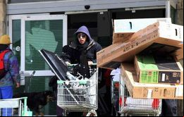 El informe reseñó ataques a cuarteles policiales, saqueos a dos supermercados y destrozos en oficinas y puertas de  a una estación de subte