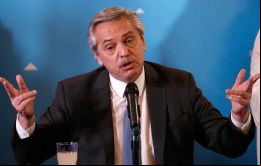 El profesor de derecho y presidente, Alberto Fernández, aumentó los impuestos mediante un decreto