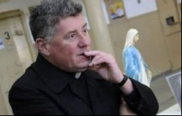 Sobre Eduardo Lorenzo, de 60 años, pesaba una orden de arresto por abuso sexual de niños en al menos cinco casos, según consta en el expediente judicial