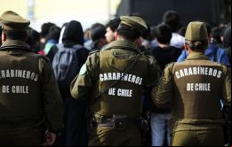 Posteriormente, en la 51° Comisaría, el resto de los indagados ”golpearon al ofendido mientras lo mantenían en el suelo junto a los baños de dicha unidad