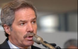  La misión de Felipe Solá “se limita a lo comercial” y no a “buscar soluciones para lo que pasa en la región”.