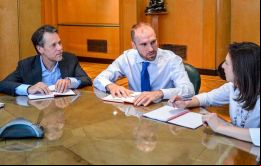 Luis Cubeddu, Jefe de Misión para Argentina el ministro de Economía, Martín Guzmán y Julie Kozack, Subdirectora del Departamento del Hemisferio Occidental 