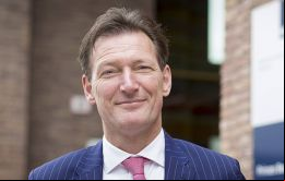 ”Con la incertidumbre persistente (por Brexit), es comprensible que empresas internacionales busquen alternativas en el mercado de UE” declaró Jeroen Nijland