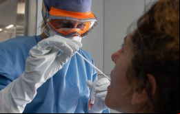A la fecha, el Servicio de virosis respiratorias del INEI ANLIS Malbrán analizó 28 muestras correspondientes a casos sospechosos de COVID-19