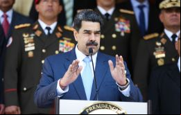 “¡Cuba a la cabeza, a la vanguardia, Cuba, siempre Cuba, a la vanguardia, con el Interferón, una medicina creada con tecnología médica cubana!”, exclamó Maduro