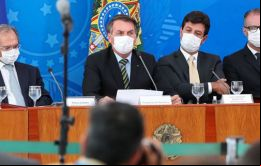 El gobierno montó una suerte de show para anunciar medidas anti cíclicas por la crisis que se avecina y en el marco de los cacerolazos que recibió