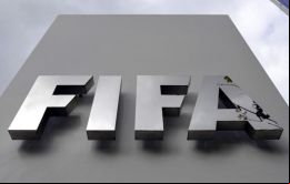 Para jugadores que culminan contrato el 30 de junio, FIFA anunció que si el fútbol logra volver, los equipos tendrán que renovar el contrato de manera automática hasta el nuevo fin de temporada