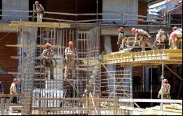 El sector fabril acumuló una baja del 0,5% en el primer bimestre del año, y la construcción una caída del 17,8%.