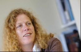 La gerente de Consolidated Fisheries Janet Robertson dijo que la empresa está continuamente evaluando al situación y en o con los compradores