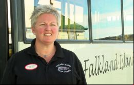 Según la Dra. Clausen la corriente de Falkland se ha movido algo hacia el oeste, y el calamar ha sido empujado por dicha corriente a la ZEE argentina