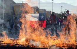 Un vocero de la protesta afirmó que la alcaldesa anda en la televisión diciendo muchas cosas, y pidiendo mucha ayuda, y hay muchas villas donde no llegó nada