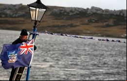 MP Stephen Doughty, Sir Keir Starmer y Lisa Nandy, respaldan totalmente a las Falklands y nos apoyan en un 100%, según el MLA Stacy Bragger. REUTERS
