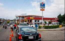 El nuevo esquema de venta de gasolina y distribución, generó un caos de filas y altercados a partir de su entrada en vigencia el lunes 1 de junio. 