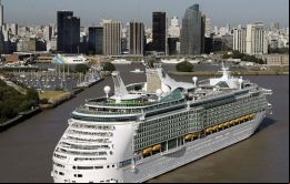 Las terminales de Buenos Aires, Puerto Madryn y Ushuaia, recibieron a casi 500.000 turistas de cruceros en 2019 y, antes de la aparición de la pandemia de coronavirus