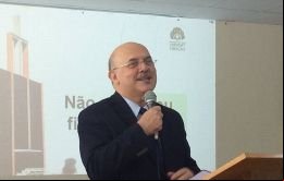 Ribeiro es Phd en Educación por la Universidad de São Paulo, tiene un máster en Derecho de la Universidad Presbiteriana Mackenzie y es graduado en Derecho y Teología