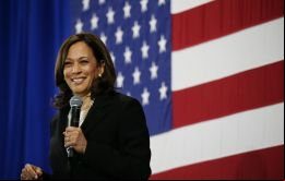 Biden destacó la trayectoria de Harris como fiscal general en California y el hecho de que trabajó con su hijo Beau, fallecido en 2015. 