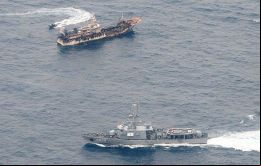 Hay unos 325 buques pesqueros en aguas internacionales en el límite de la Zona Económica Exclusiva (ZEE) de Galápagos, una de las más ricas del plantea (Foto Efeagrp)