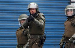 El teniente coronel de Carabineros Claudio Crespo, será procesado por “apremios ilegítimos” y “lesiones gravísimas”, informó el Ministerio Público.