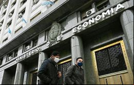 Las cuentas fiscales de Argentina durante julio arrojaron un resultado primario negativo de $155.524 millones. Ello pues el gasto primario creció 59,2% 