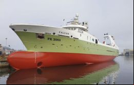 El arrastrero fue lanzado al mar esta semana y ahora se completarán trabajos abordo, para seguir con pruebas de navegación (Foto Fortuna Ltd) 