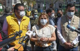 La gente tiene la necesidad de trabajar, porque si no es por el coronavirus, es por el 'coronahambre', sin condiciones para llevar alimento a casa, dijo Jeanine Áñez