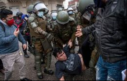 La policía detalló que en la Región Metropolitana se reportaron 372 protestas y en el resto del país 1.033 manifestaciones. 
