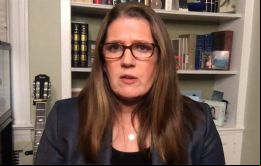 Mary Trump acusó a los hermanos de tomar el control del imperio inmobiliario construido por su padre Fred Trump Sr., y de explotarlo para enriquecerse.