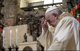 El derecho a vivir con dignidad no puede ser negado a nadie, dice el Papa, y como los derechos no tienen fronteras, nadie puede quedar excluido, independientemente de donde haya nacido.