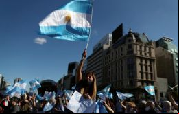 El Gobierno dijo que las protestas fueron organizadas por la oposición y acusó a líderes de inspirarse en el odio y, lo que es peor, de promover el contagio. Foto: REUTERS