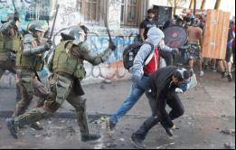 Carabineros explicó que entre octubre de 2019 y marzo de este año se produjeron alrededor de 2.800 “eventos graves” con “episodios inéditos de extrema violencia” (Foto Reuters)