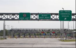 La mayor frontera internacional del mundo ha estado cerrada a casi todo tipo de cruce, excepto para bienes comerciales, desde marzo, y renovado todos los meses