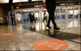 Lammens sostuvo que se les exigirá a los turistas un PCR negativo para la entrada a nuestro país y que, por el momento, solo estarán habilitadas las fronteras aéreas”