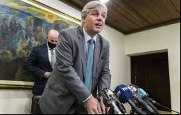 Bustillo, que, según la nota tendrá su agenda propia» durante «su misión oficial en La Paz, se desplazó el viernes a Buenos Aires