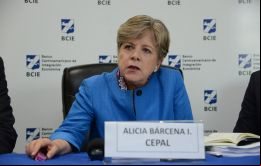 La integración regional está yendo para atrás porque el comercio regional ha caído un 11% en 2020, dijo Alicia Bárcena 