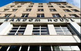 El negocio fue anunciado por el conglomerado de medios ViacomCBS, propietario de Simon & Schuster, que informó la venta a Penguin Random House