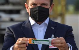 La vacunación contra el coronavirus está programada para empezar el 25 de enero de 2021, explicó Joao Doria 