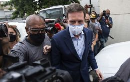 Nadie hizo más que yo contra la corrupción en Río de Janeiro, dijo Crivella a los medios al llegar a la sede policial; también denunció persecución política.