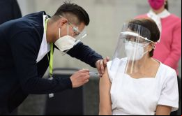 Una enfermera del Hospital Rubén Lereño, en Ciudad de México, fue la primera persona en recibir la vacuna contra el Covid-19 en el país