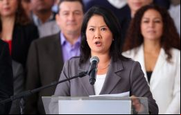 Esta decisión fortalece la democracia y nos permite participar en igualdad de condiciones. Que el pueblo decida, escribió en redes sociales Keiko Fujimori