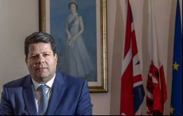 Fabián Picardo dijo que la llegada de la vacuna es una demostración de ser parte  de la familia británica de naciones