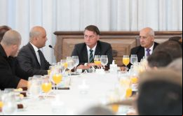 Según el video del encuentro publicado en redes sociales, los dichos de Bolsonaro fueron celebrados con risas y aplausos de los comensales, entre ellos algunos ministros.
