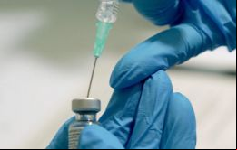 Bolivia recibirá casi un millón de dosis en calidad de donación, 92.430 de la estadounidense Pfizer y 900.000 de la anglo-sueca AstraZeneca