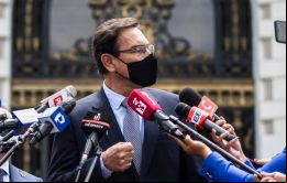 La tormenta política se desató cuando un diario limeño reveló que el ex presidente Martín Vizcarra había sido vacunado en octubre, semanas antes de ser destituido 