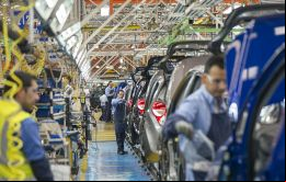 El principal indicador de manufacturas de IHS Markit subió a 58,4 en febrero desde 56,5 en enero, marcando el noveno mes consecutivo de crecimiento.