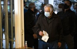El ex presidente Pepe Mujica (2010-2015) dijo que Uruguay tuvo la oportunidad de empezar a vacunar hace tres meses y la dejamos pasar porque estábamos confiados o por razones ideológicas