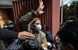 “Se ha descompensado, los médicos van a informar de esa situación. Sufre de presión alta”, dijo la jefa de la cárcel de mujeres de La Paz, Karina Figueroa
