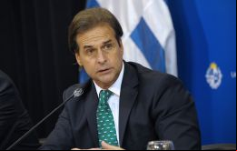“No estamos a favor del confinamiento total o la cuarentena obligatoria”, dijo Lacalle.