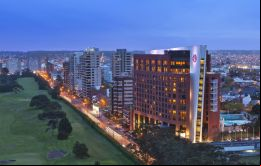 La dirección del hotel espera reabrir para la temporada de vacaciones de invierno.