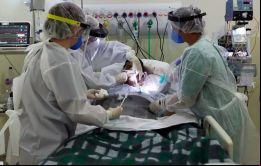 La Universidad John Hopkins dijo que el número total de casos en Brasil fue de 13,48 millones.